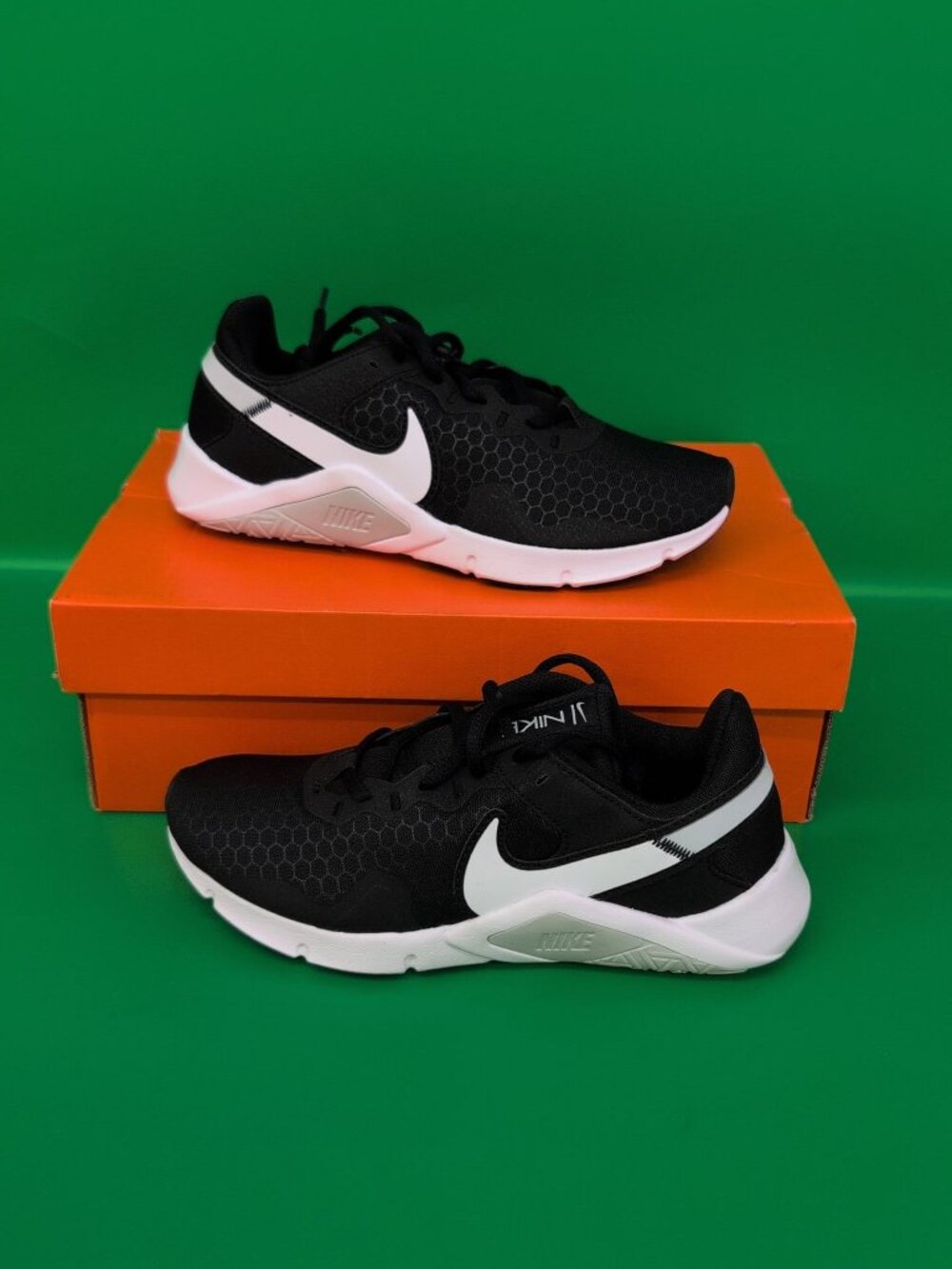 Nike Legend Essential 2 Women's Sneakers US 7 Black White Platinum CQ9545-001